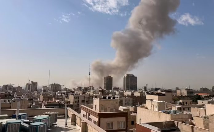 Amerika i Izrael udarili na Iran, Teheran gađa američke baze u Zalivu