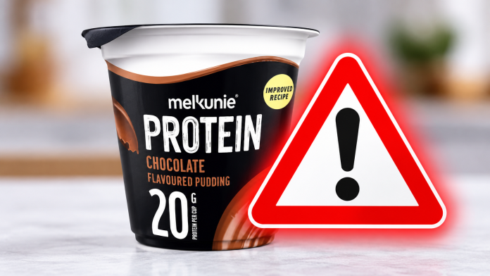 Melkunie proteinski čokoladni puding i znak upozorenja zbog povlačenja proizvoda – ilustracija