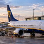 Ilustracija aviona kompanije Ryanair na aerodromu, povodom ukidanja 20 linija iz Belgije